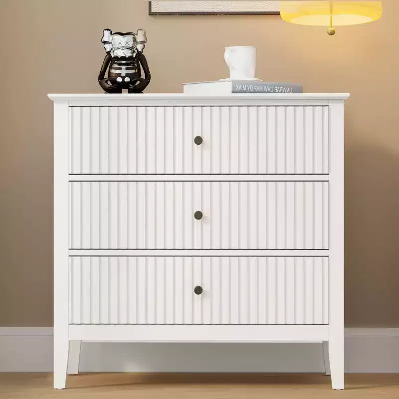 Heynemo Fluted 3 Drawer Dresser, Set of 1 with Ball Bearing Slide, Modern Nightstand Cabinet with Spacious Storage for Bedroom, Hallway, White