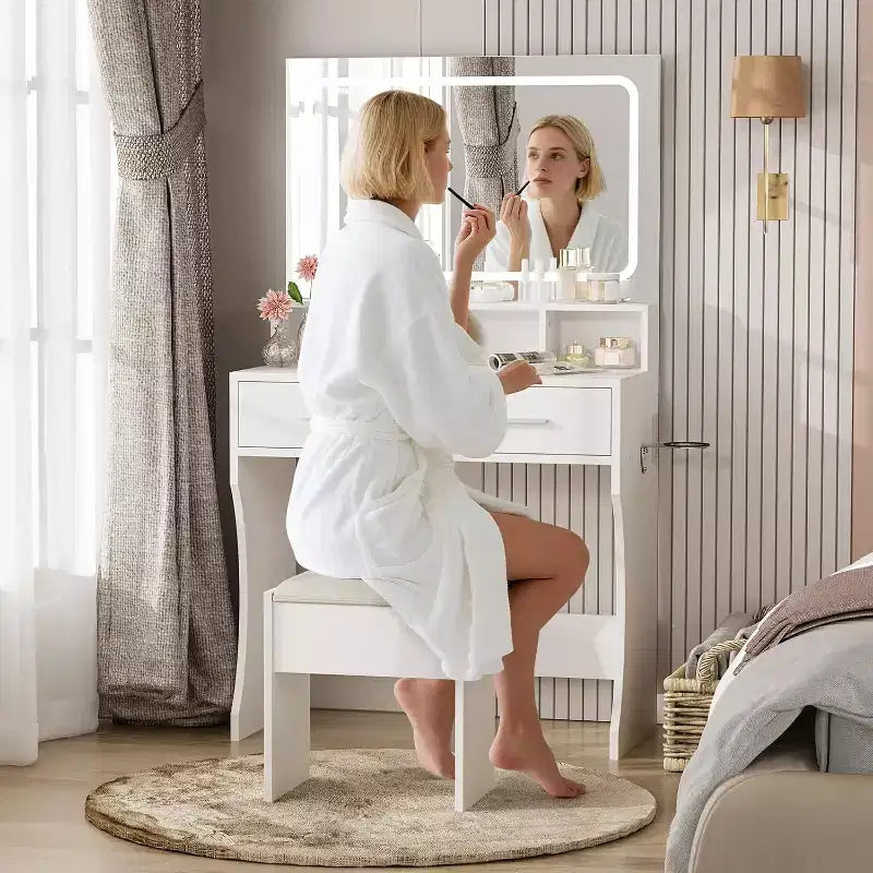 Coiffeuse avec miroir réglable, station de charge, tiroirs de rangement