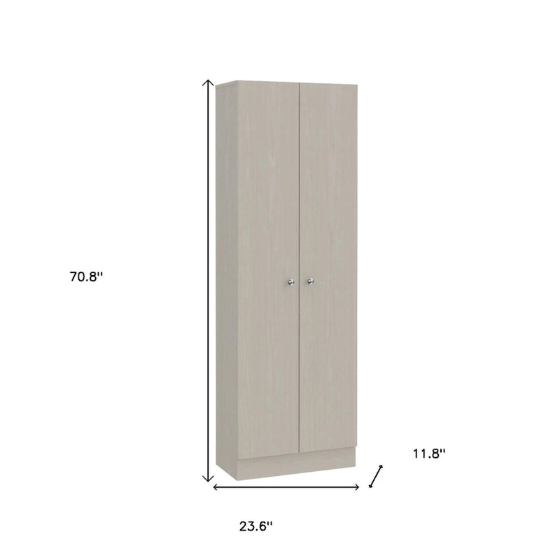 Garde-manger ou placard de rangement en bois gris clair